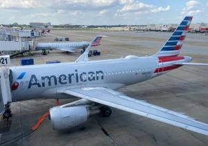 American Airlines, İlk Çeyrek Gelir Tahminlerini Kaldırdı