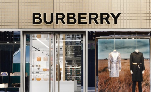 Karlılığını Sürdüren Burberry, Satış Büyümesinin Yavaşlayacağını Açıkladı!