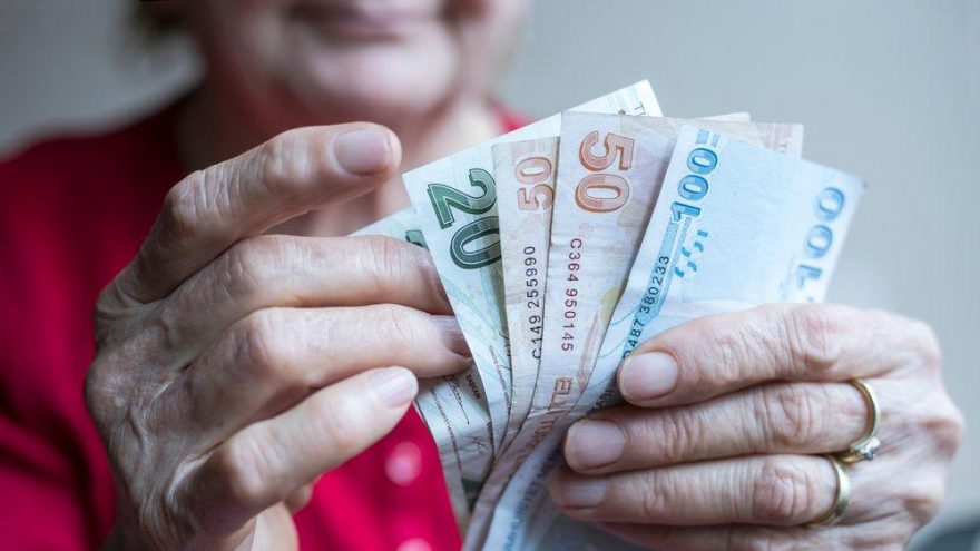 Emekliye Çifte İkramiye: Maaşlara Zam Haberini Duyan Bankalar Harekete Geçti!