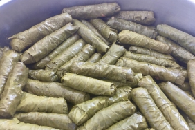 Sert yaprakları pişirmenin püf noktası; Yaprak sarma yumuşacık oluyor ve kalem gibi duruyor