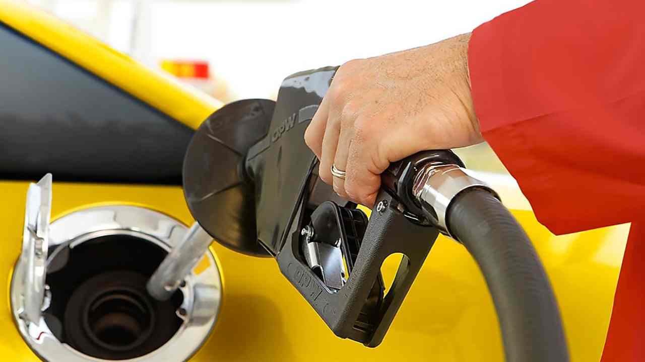 Pek çok kişi bu detayı ilk kez öğrendi! Maliyeti 22 TL olan benzin bu yüzden 55 TL'ye satılıyormuş